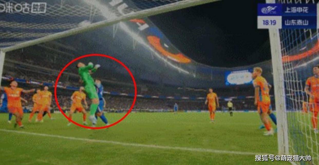 真正手球已, 球与马纳法, 足协在参考