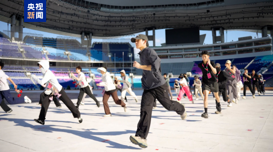 顺利完成第, AA, 导员